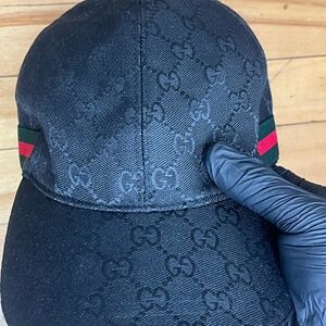 Gucci Black GG Canvas Baseball Cap – Classic Unisex Hat